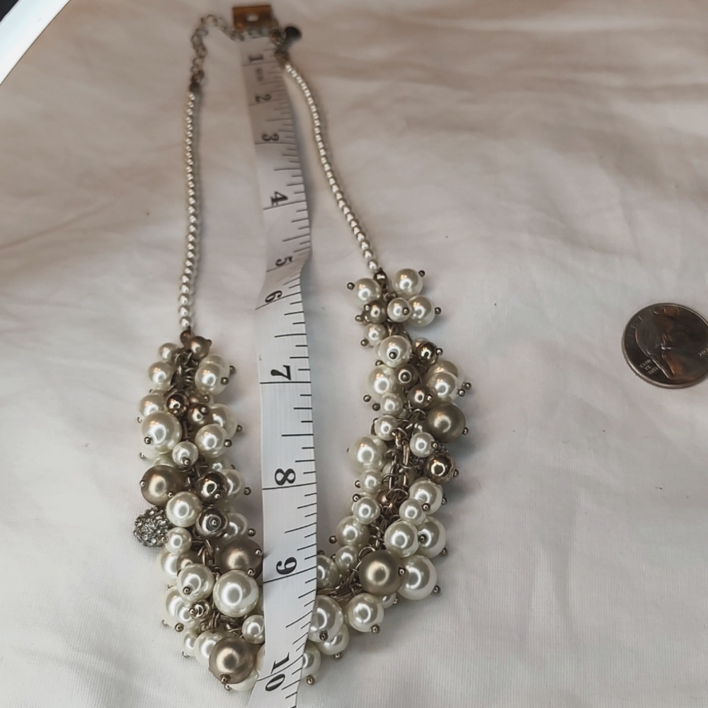 Loft cluster pearl necklace, multiple types of beads - Picture 6 of 6